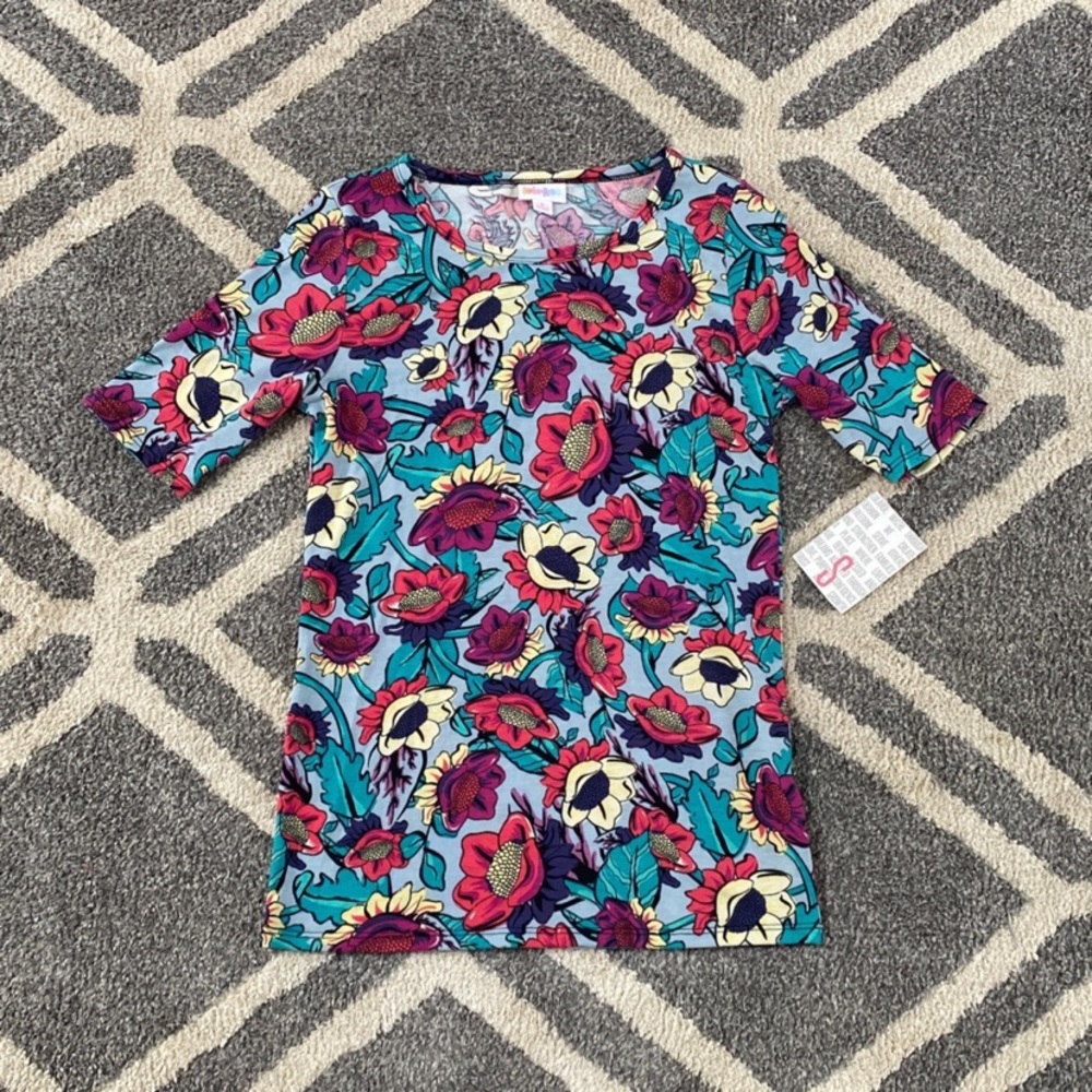 Lularoe gigi floral tee